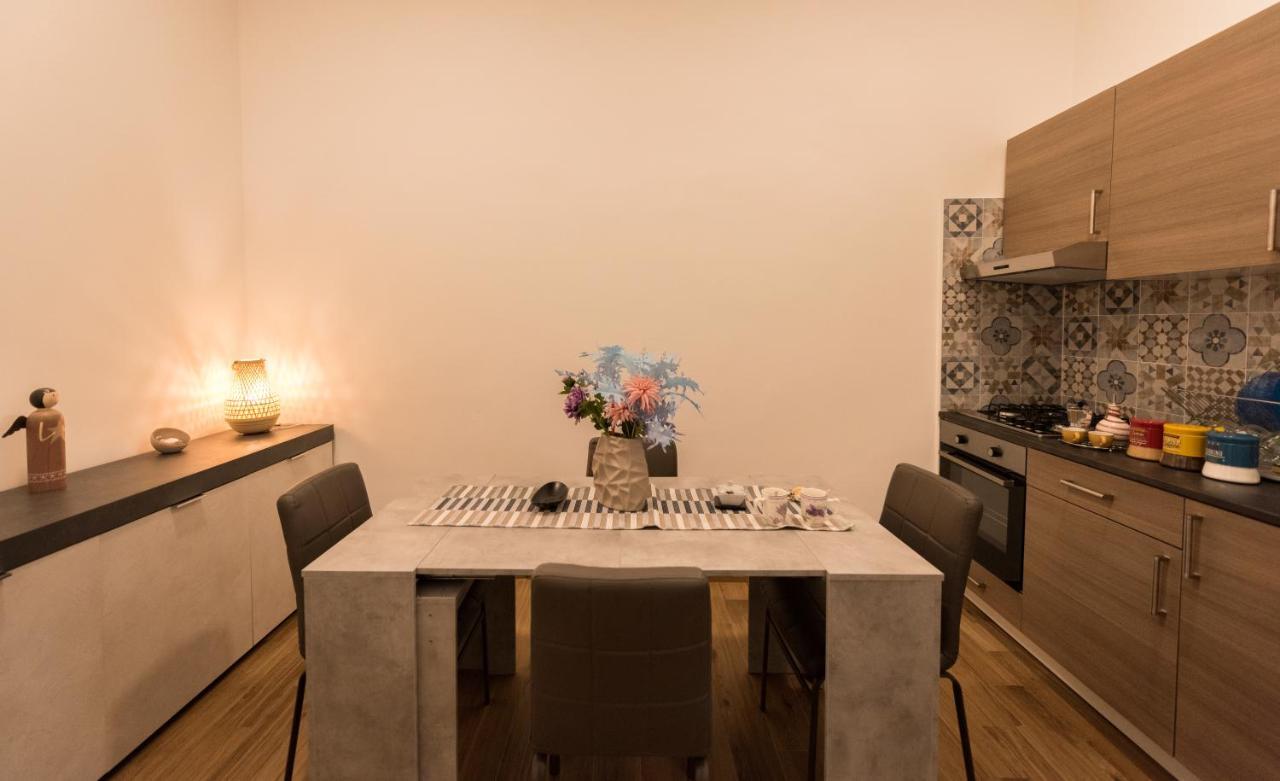 Dimora Francesca Apartment Salerno Exterior photo